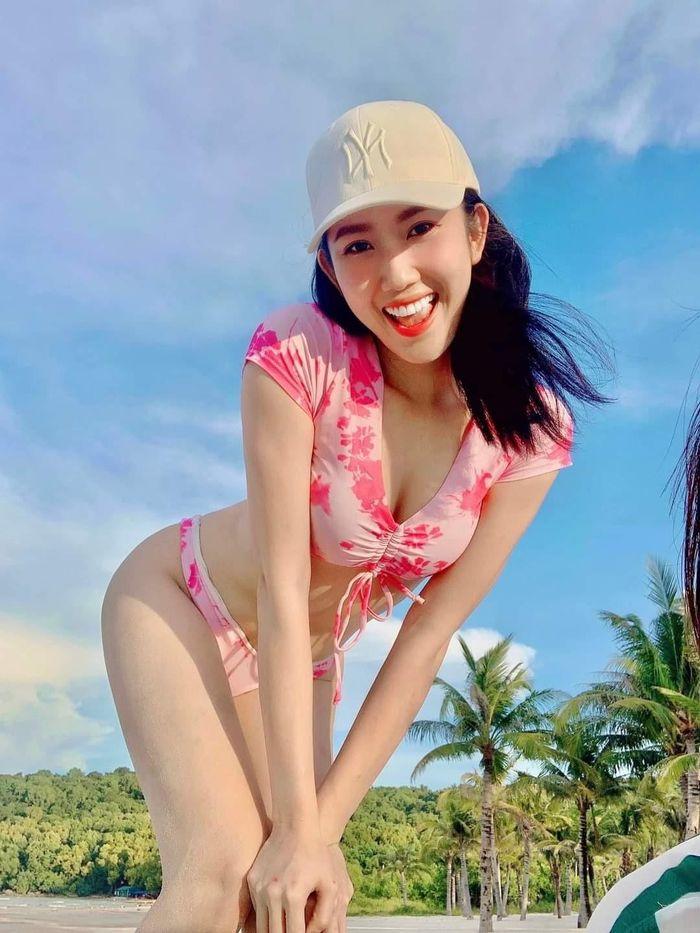 Thúy Ngân cân đẹp mọi thiết kế khó nhằn nhất.