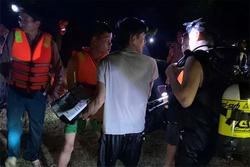 Trăm người mò sông suốt đêm tìm thấy 3 thi thể học sinh xấu số