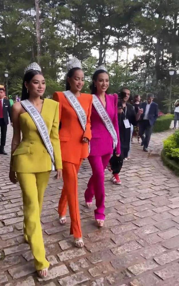 Netizen đòi giải cứu Top 3 Miss Universe VN vì trang phục sến súa-3