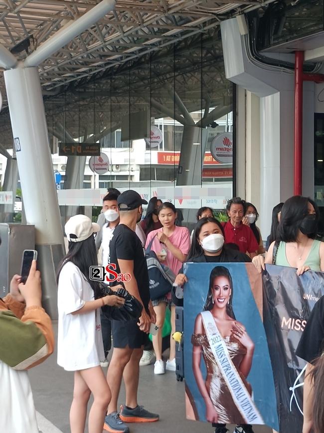 Tóm gọn bạn trai kín tiếng hộ tống HHen Niê tại sân bay-5