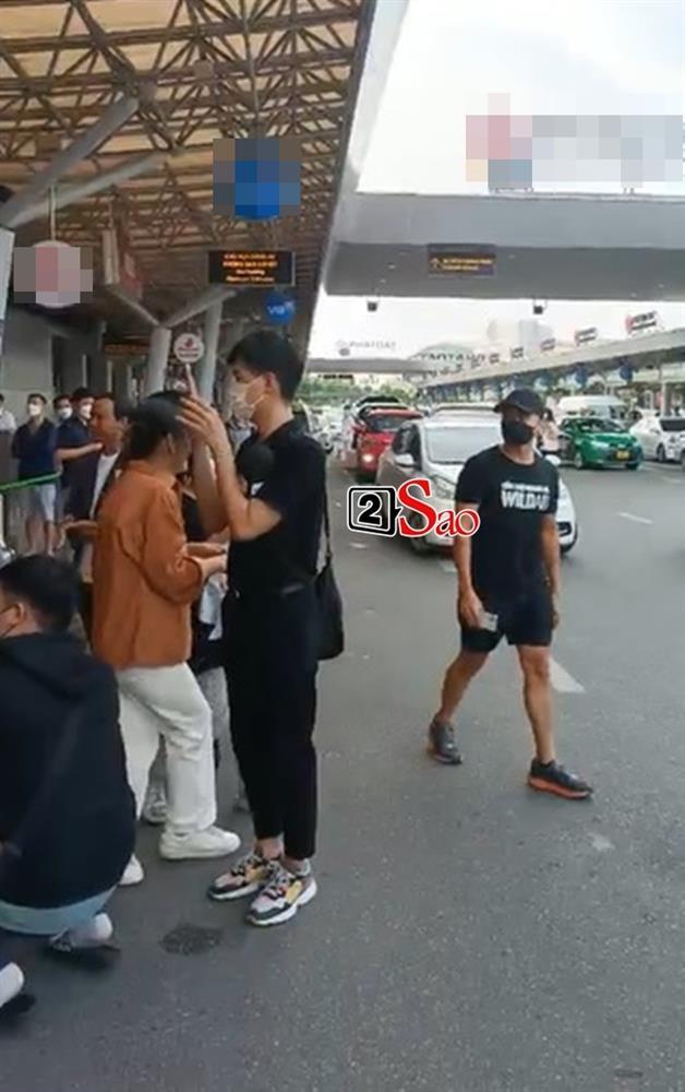 Tóm gọn bạn trai kín tiếng hộ tống HHen Niê tại sân bay-3