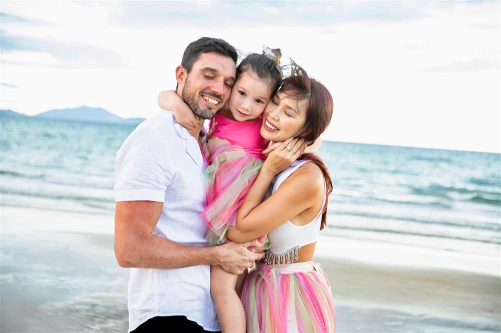 Tin showbiz Việt ngày 28/6: Vua cá Koi mong sớm có con với vợ mới-4