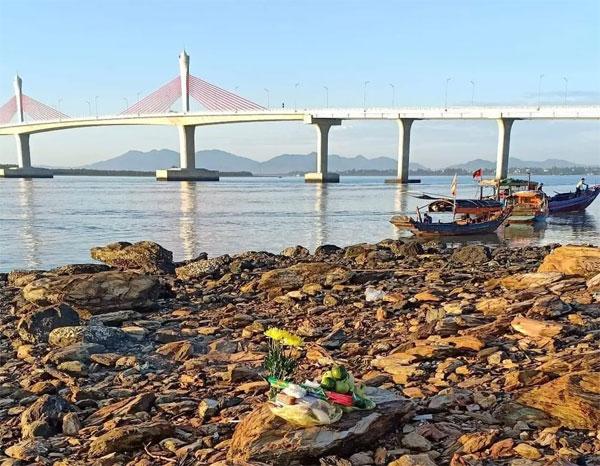 Đánh chết người, hung thủ gọi điện cho người thân rồi nhảy cầu tự tử-2