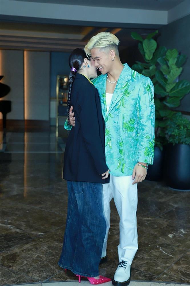 Bảo Anh và Trọng Hiếu ôm ấp mạnh khiến dân tình bấn loạn-3