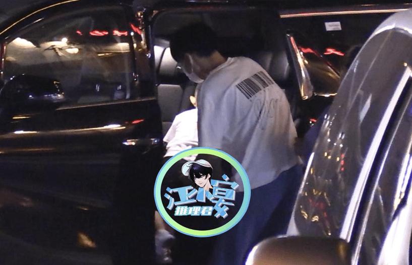 Quý tử Triệu Lệ Dĩnh xuất hiện công khai, được khen giống mẹ-3