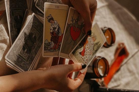 Bói bài Tarot thứ 4 ngày 29/6/2022: Vui sống dù lẻ bóng
