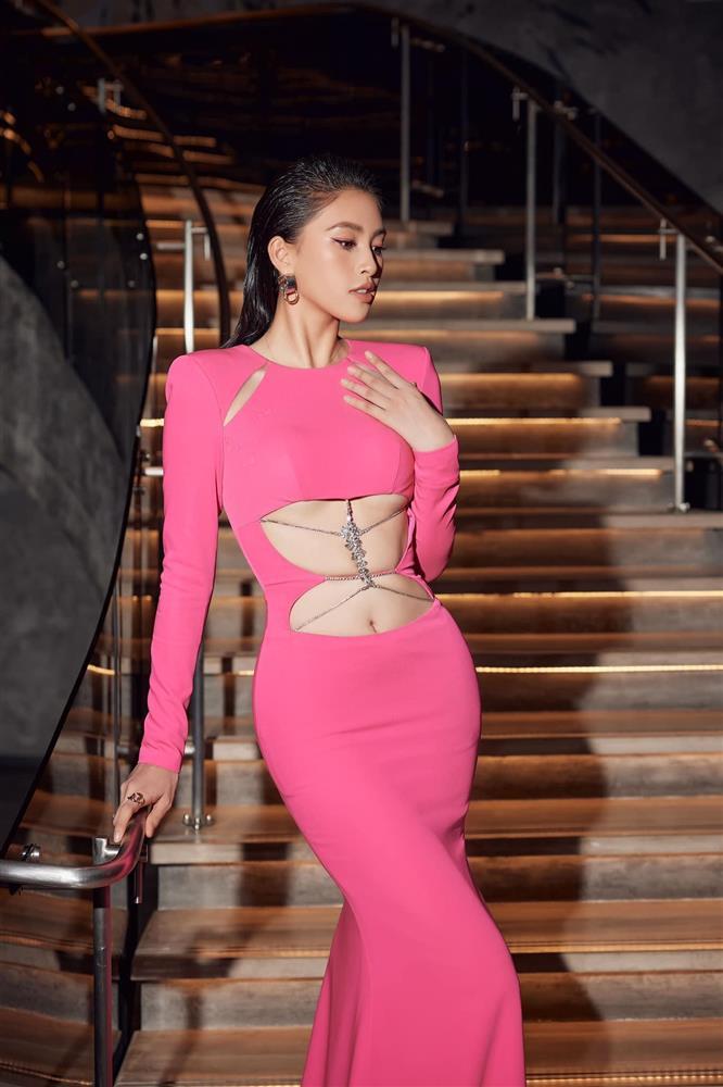 Jun Vũ nóng bỏng diện lại váy xẻ chân ngực của Tiểu Vy-9