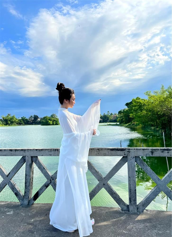 Mặc đồ như Tiểu Long Nữ, Hiền Thục bất ngờ tuyên bố muốn đi tu-2