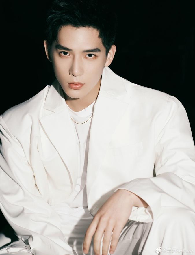 Kim Thần hẹn hò mỹ nam kém 8 tuổi Vương An Vũ-4