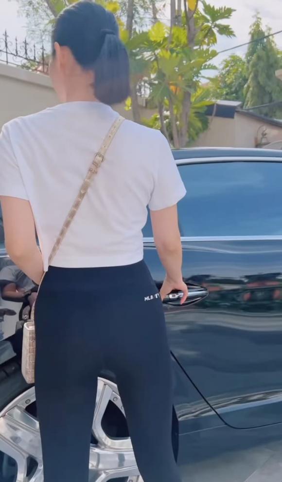 Con trai Lệ Quyên được mẹ sắm đồ hiệu, toàn chọn trúng món đắt nhất-2