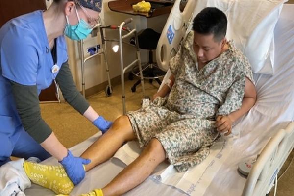 Khoa Pug vừa về Việt Nam đã tậu xe tiền tỷ, clip xách bọc nilon đựng tiền hot trở lại-9