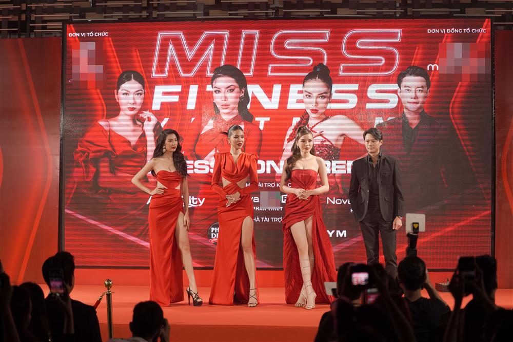 Minh Tú liên tục đụng chạm Hoàng Thùy dù không chung ghế-9