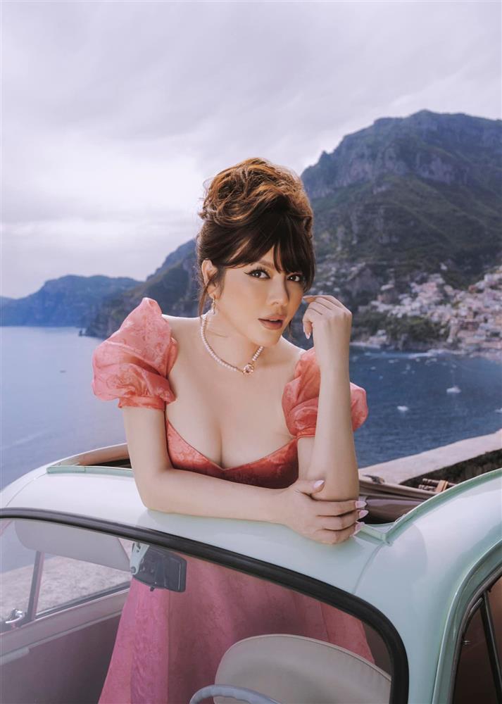 Lý Nhã Kỳ khiến Ngọc Trinh bị khui lại vụ mặc nội y dạo phố-1