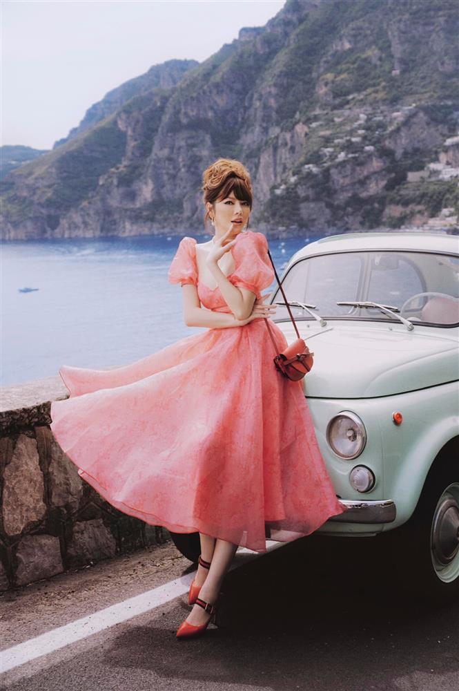 Lý Nhã Kỳ khiến Ngọc Trinh bị khui lại vụ mặc nội y dạo phố-4