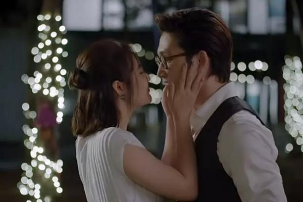 Huyền Lizzie bị bỏng khi quay cảnh cầu hôn với Đình Tú-7