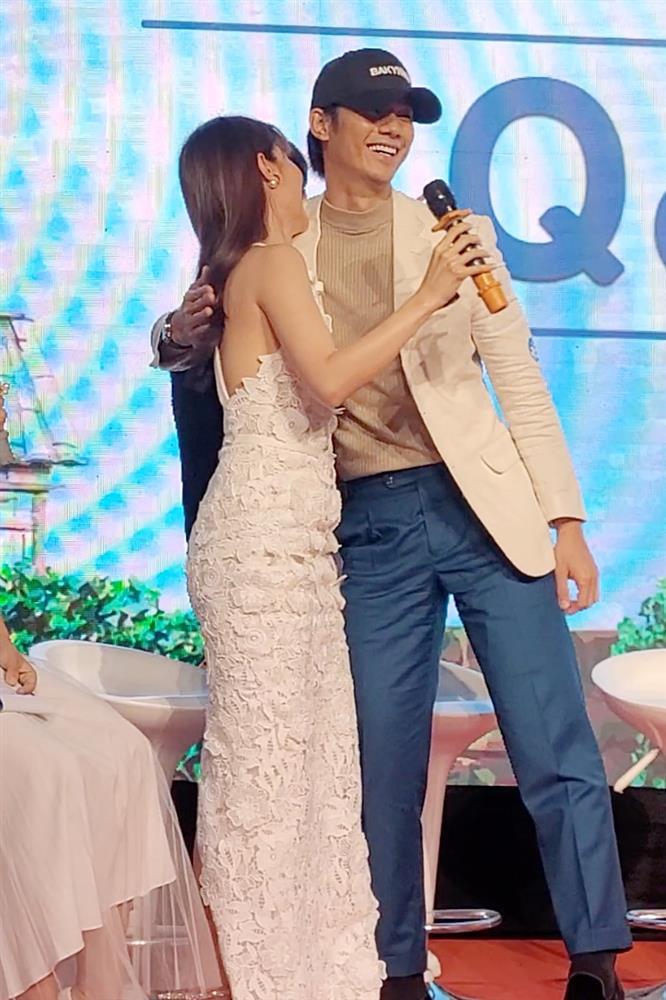 Diễm My 9x ôm Nhan Phúc Vinh, lên tiếng về tin đồn hẹn hò-6