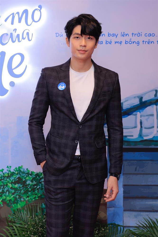 Diễm My 9x ôm Nhan Phúc Vinh, lên tiếng về tin đồn hẹn hò-11