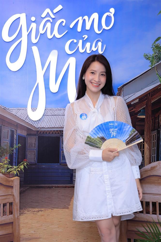 Diễm My 9x ôm Nhan Phúc Vinh, lên tiếng về tin đồn hẹn hò-14