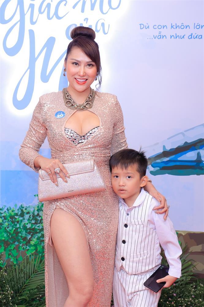 Diễm My 9x ôm Nhan Phúc Vinh, lên tiếng về tin đồn hẹn hò-16