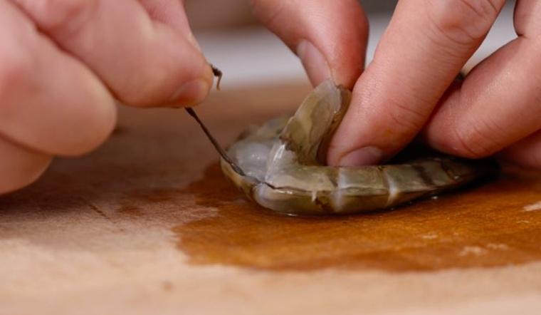 5 sai lầm phải tránh khi ăn tôm, nhiều người vẫn đang làm sai-2