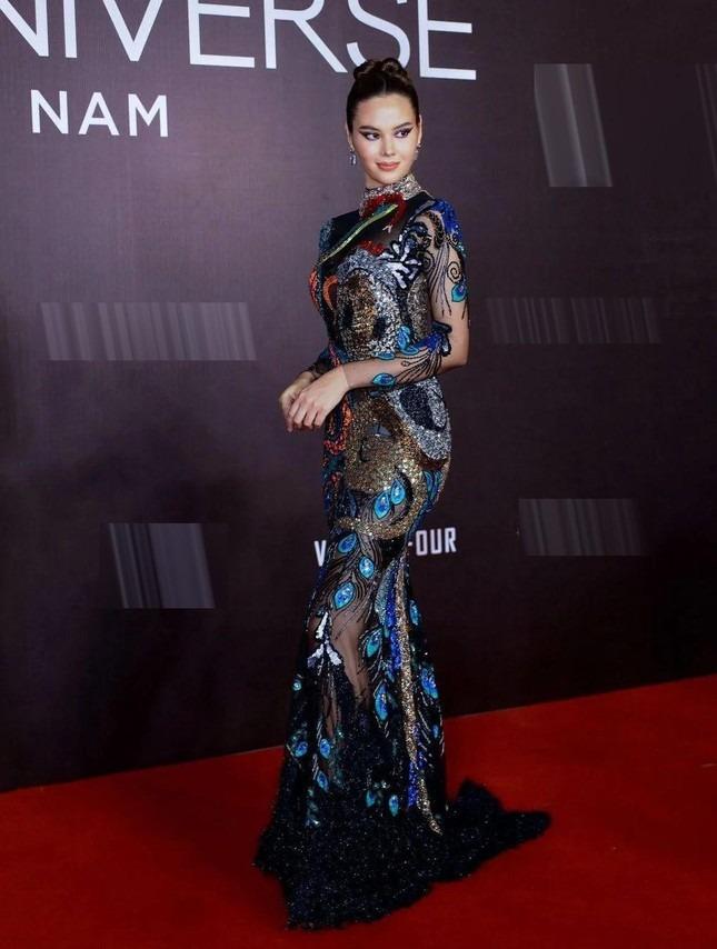 Bộ ảnh viral: Miss Universe Catriona ăn sập hàng quán TP.HCM-1