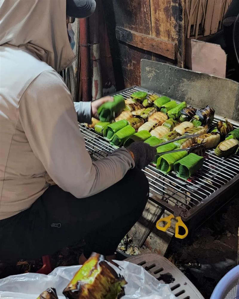 Bộ ảnh viral: Miss Universe Catriona ăn sập hàng quán TP.HCM-7