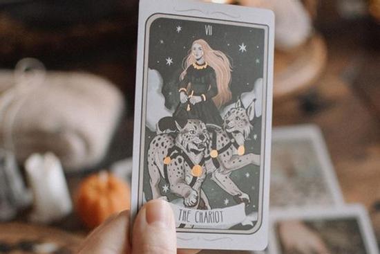 Bói bài Tarot thứ 5 ngày 30/6/2022: Bất an trong lòng