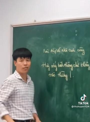 Bài tập về nhà thầy giáo dài 1 dòng khiến học trò lớp 12 xúc động-1