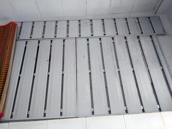 Sự thật tấm ảnh cụ bà ngủ giường gắn bồn cầu xôn xao dư luận-3