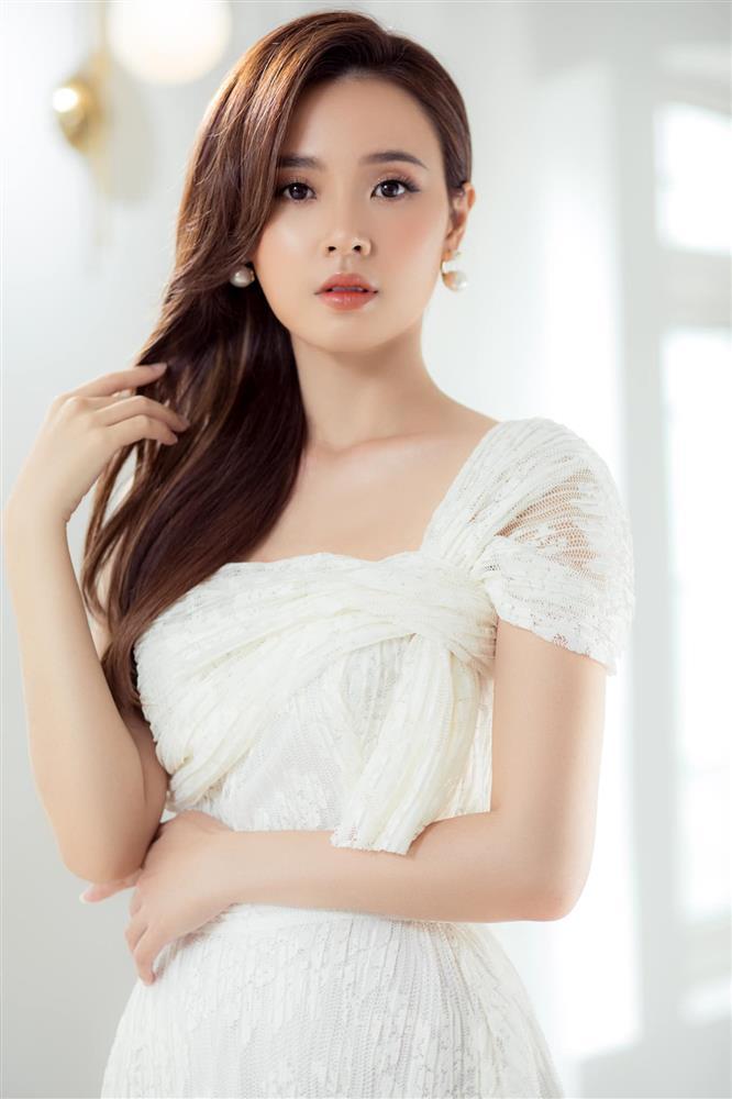 Mặc áo hở hang, Midu để lộ hình xăm đúng vị trí hiểm-3