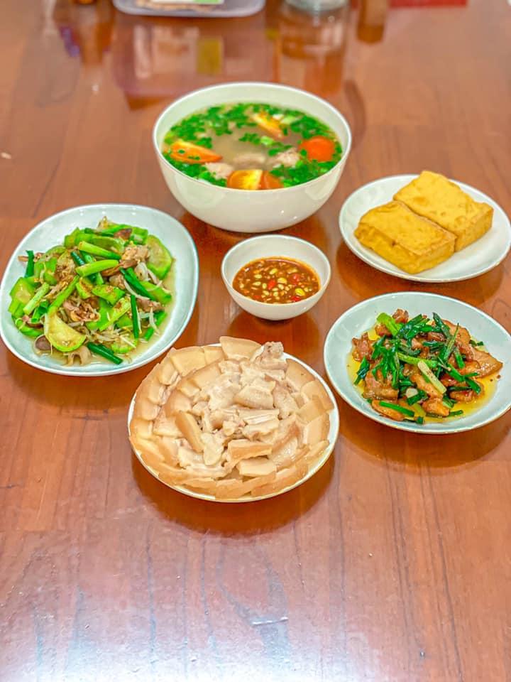 Loạt mâm cơm nấu vội thế mà vừa thơm ngon lại cực kỳ đẹp mắt-3