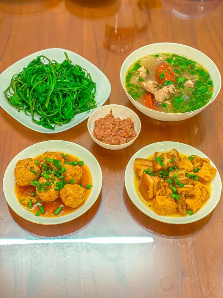 Loạt mâm cơm nấu vội thế mà vừa thơm ngon lại cực kỳ đẹp mắt-4