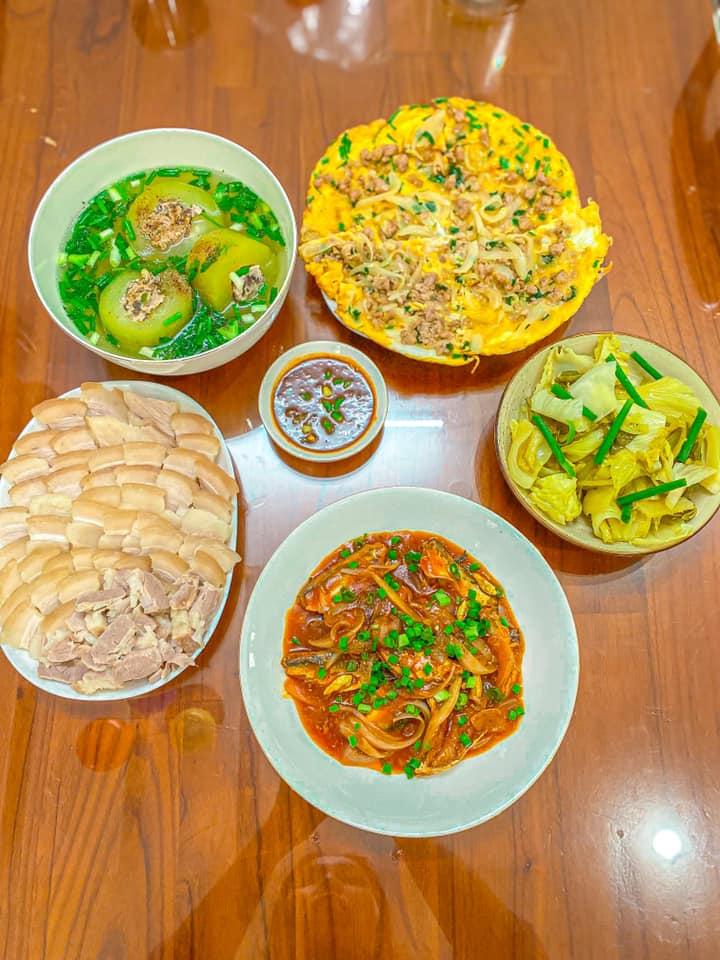 Loạt mâm cơm nấu vội thế mà vừa thơm ngon lại cực kỳ đẹp mắt-6