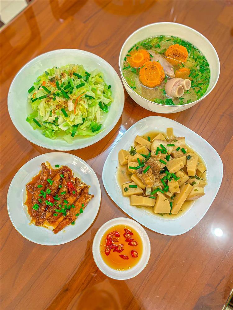 Loạt mâm cơm nấu vội thế mà vừa thơm ngon lại cực kỳ đẹp mắt-9