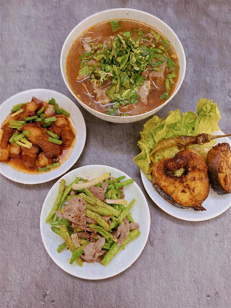 Loạt mâm cơm nấu vội thế mà vừa thơm ngon lại cực kỳ đẹp mắt-13