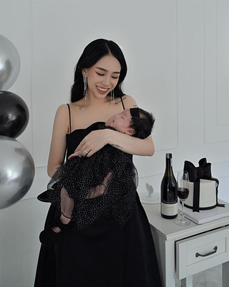 Cháu ngoại Minh Nhựa lộ diện bụ bẫm, sống chuẩn rich kid nhí-7