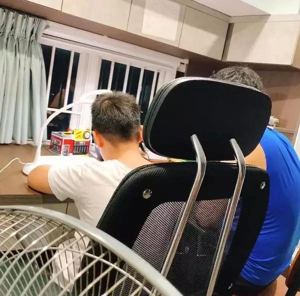 Chồng trẻ thể hiện tình cảm với con riêng Lê Phương ra sao?-2