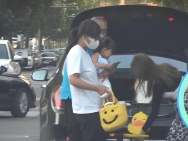 Thích Tiểu Long tuổi 34: Hạnh phúc bên vợ đẹp con xinh-8