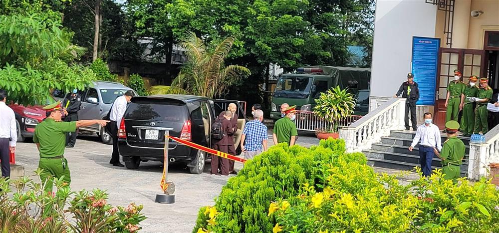 Hoãn phiên tòa xử ông Lê Tùng Vân và nhóm người ở Tịnh thất Bồng Lai-4