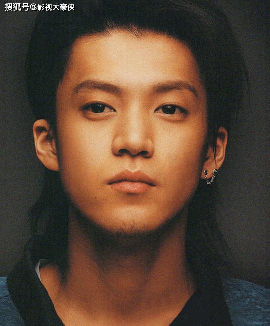 Mỹ nam Vườn Sao Băng lộ ảnh lõa lồ trong quán karaoke-4