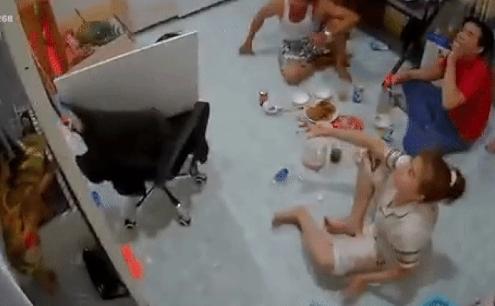 Đang đùa nghịch, bé gái hú hồn vì vật thể nguy hiểm rơi suýt trúng người-2