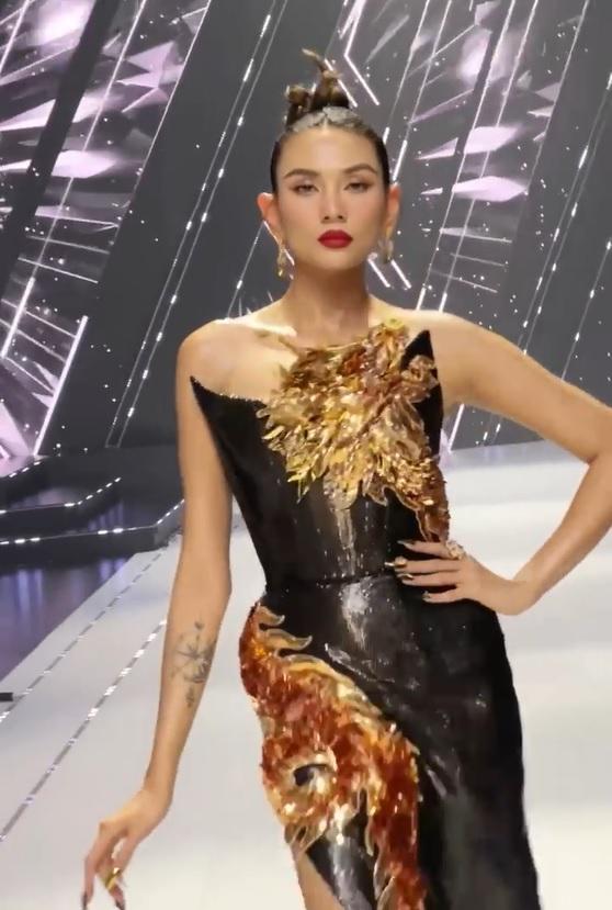 Võ Hoàng Yến giám khảo hóa thí sinh, catwalk liệu có 10 điểm?-4