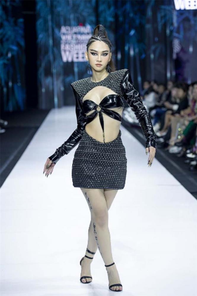 Lê Bống sang Thái trình diễn thời trang: Hết người à?-3