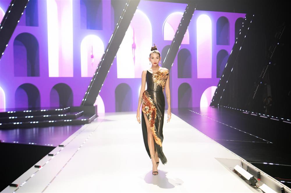 Võ Hoàng Yến giám khảo hóa thí sinh, catwalk liệu có 10 điểm?-8
