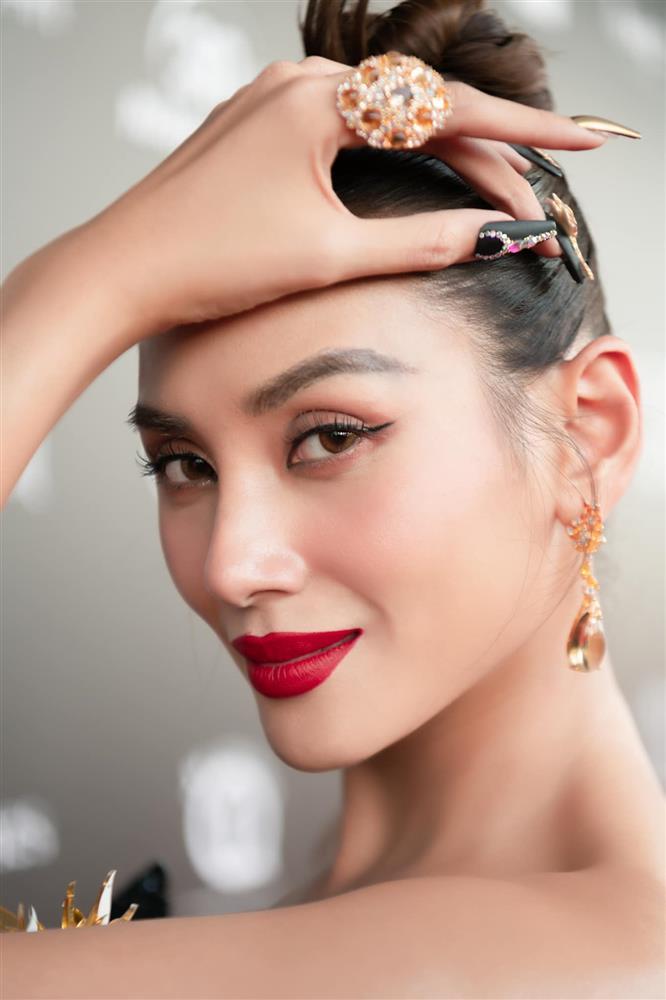 Võ Hoàng Yến giám khảo hóa thí sinh, catwalk liệu có 10 điểm?-6