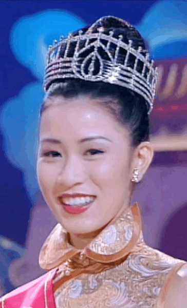 Đội vương miện sau 25 năm, nhan sắc Xa Thi Mạn vẫn choáng ngợp-3