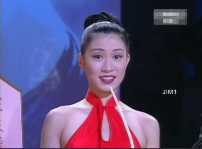 Đội vương miện sau 25 năm, nhan sắc Xa Thi Mạn vẫn choáng ngợp-4