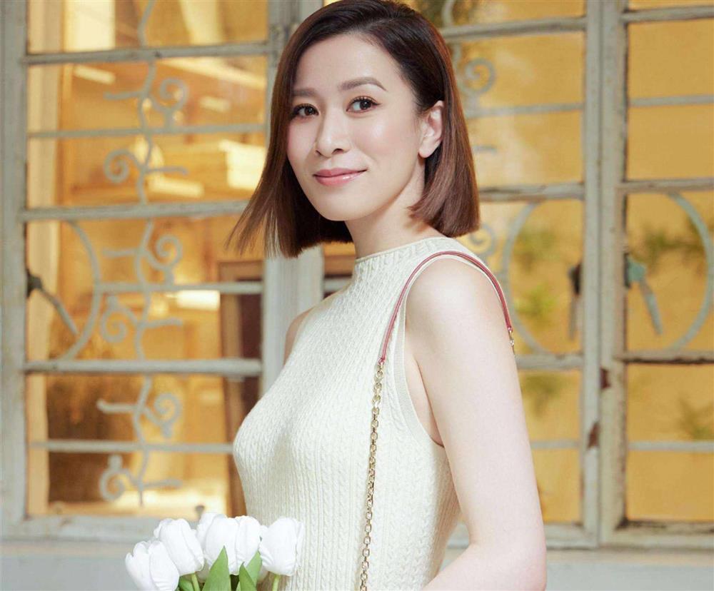 Đội vương miện sau 25 năm, nhan sắc Xa Thi Mạn vẫn choáng ngợp-7