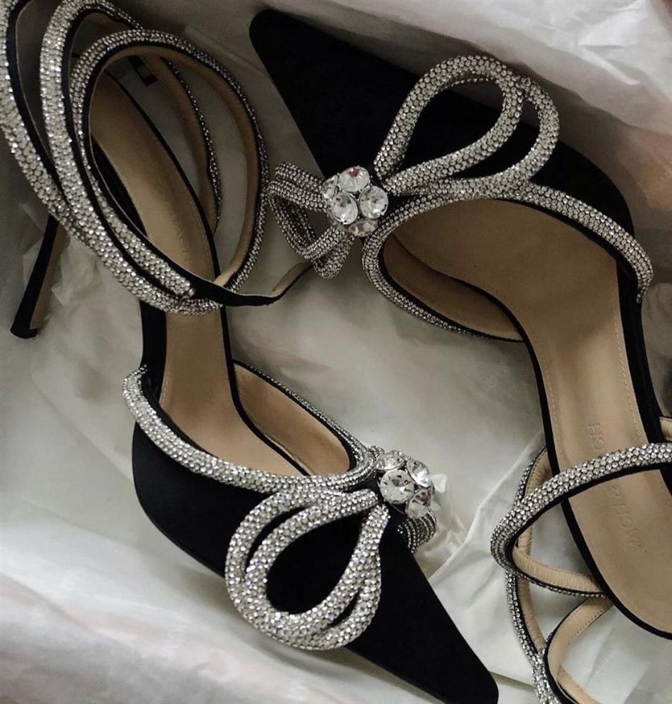 Chỉ 1 đôi giày, mỹ nhân Việt thi nhau mix đồ với váy công chúa-1
