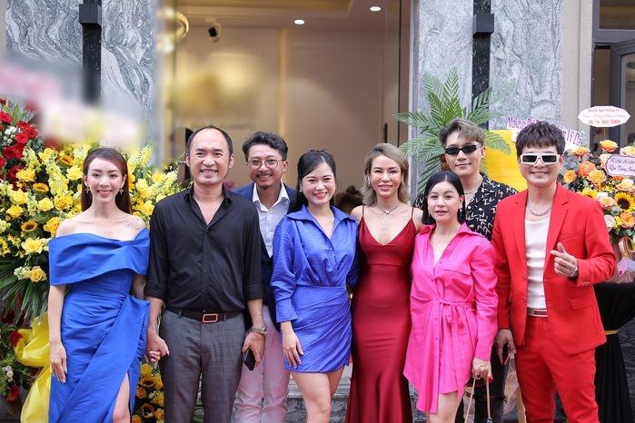 Cát Phượng mặc luộm thuộm với mốt giấu quần-2